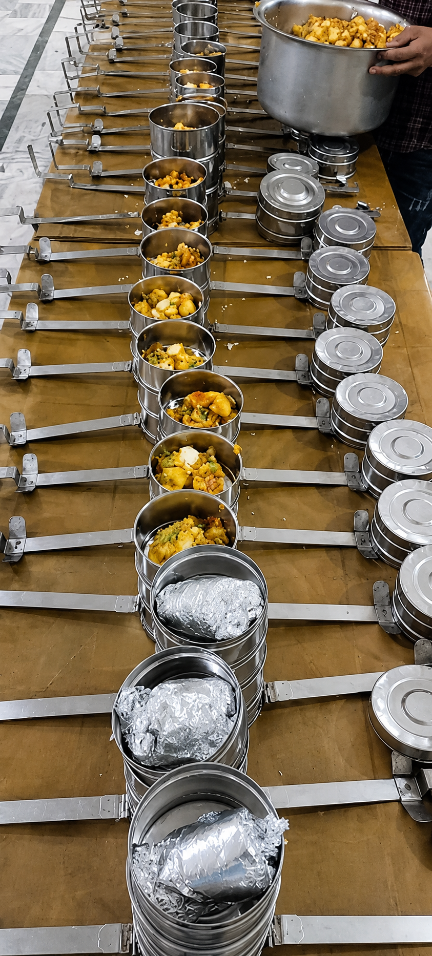 Meal facility at boys PG in Aliganj Lucknow